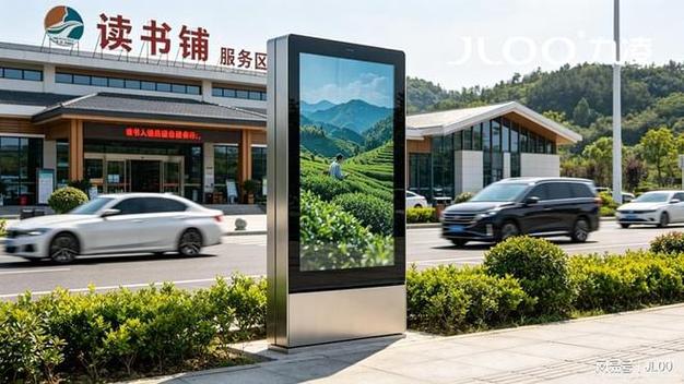 不同场景如何选择户外广告机 以九凌JLOO高速服务区加油站罩棚高亮防爆广告机为例
